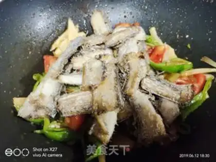 Make Ginger-fried fish step 6