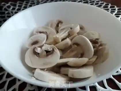 Make Tofu tofu mushroom soup step 1