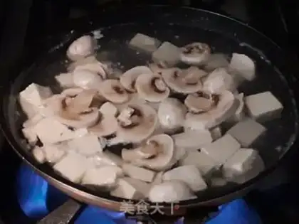 Make Tofu tofu mushroom soup step 3