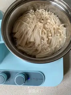 Make Frozen needle mushrooms step 1