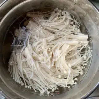 Make Frozen needle mushrooms step 2