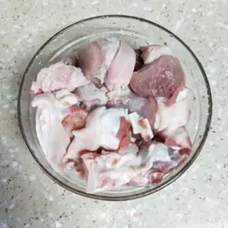 Make Black bean stew pig hoof step 0