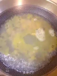 Make Shrimp and carrot noodles step 1