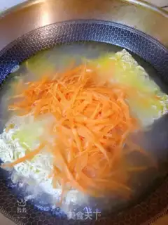 Make Shrimp and carrot noodles step 2