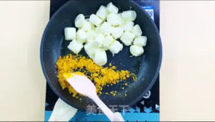 Make A salted egg, a cow roller step 1