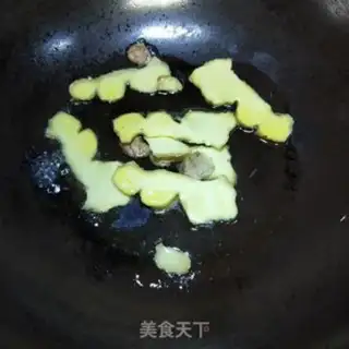 Make Black bean stew pig hoof step 6