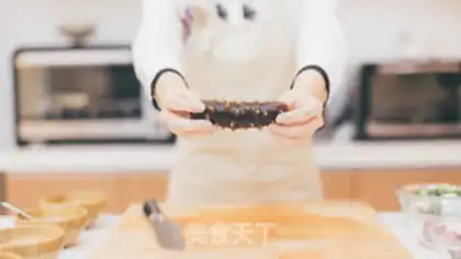 Make Autumn cold sea cucumbers step 1