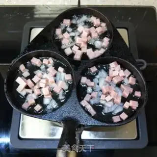 Make Ham fried eggs step 1