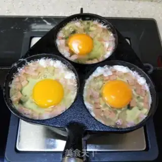 Make Ham fried eggs step 2