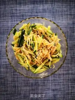 Make Wine dish -- cucumbers mixed with golden needle mushrooms step 7