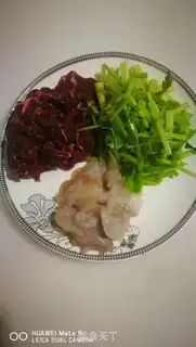 Make Beef shrimp noodles step 1