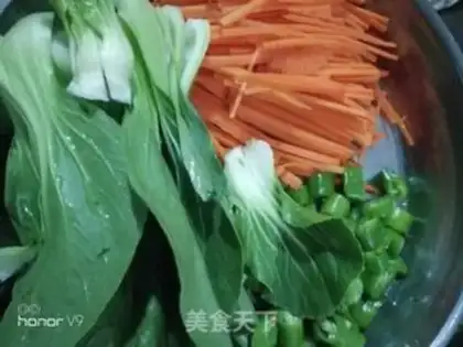 Make Eggs and greens and rice powder step 1