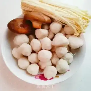 Make Gin-snack fishball soup step 0