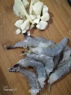 Make Five flowers, shrimp, tofu step 1