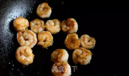 Make Shrimp roasted pumpkin vegetable salad step 4