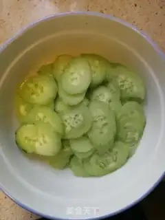 Make cucumber omelet soup step 0
