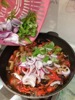 Make Spicy lobster step 18