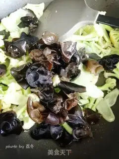 Make The bouquets and the wood step 17