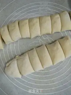 Make Corn-noodle date buns step 5