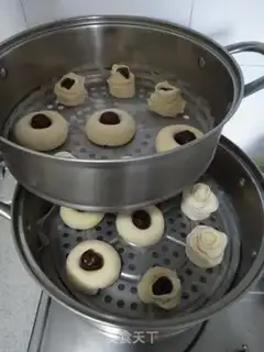 Make Corn-noodle date buns step 7