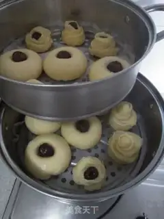 Make Corn-noodle date buns step 8