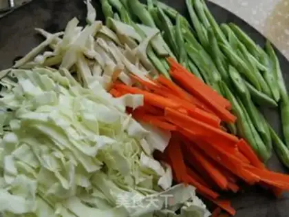 Make Vegetable noodles step 1