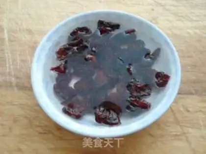 Make Berry-dry three-coloured chicken step 1