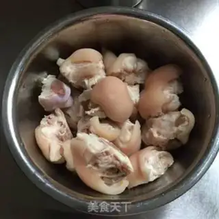 Make Pig hoof and soybeans step 0