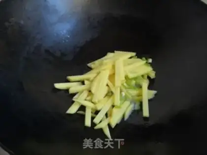Make Pickles, potatoes, shrimp soup step 4