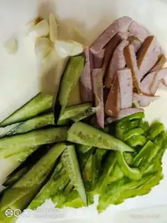 Make Sausage fried bitter melon step 0
