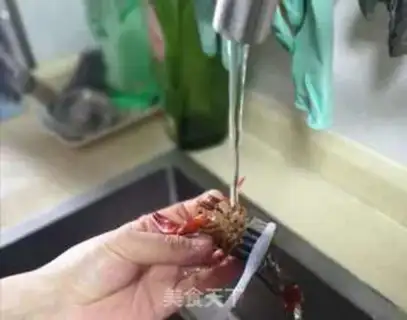 Make Spicy lobster step 0