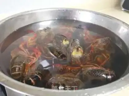 Make Spicy lobster step 1