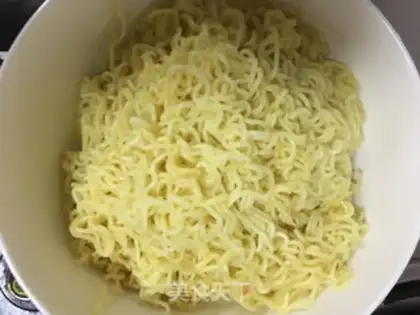 Make Quick-fried beef noodles step 2