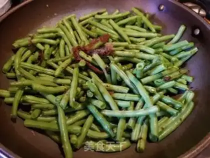 Make The beanfish fried the beans step 4