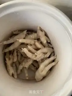 Make An appetizer chicken claw step 1