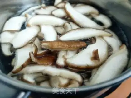 Make Soup of mushrooms and eggs step 2