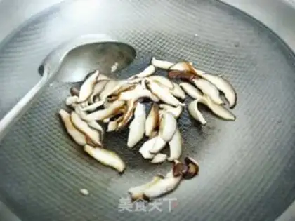 Make Soup of mushrooms and eggs step 3