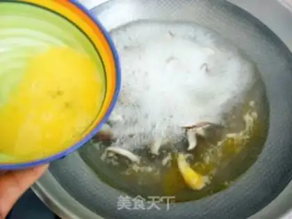 Make Soup of mushrooms and eggs step 5