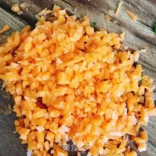 Make Shrimp carrots and eggs step 1