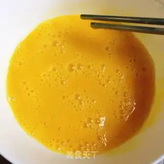 Make Shrimp carrots and eggs step 3