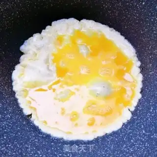 Make Tomato fried eggs step 5
