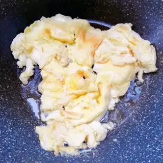 Make Tomato fried eggs step 6