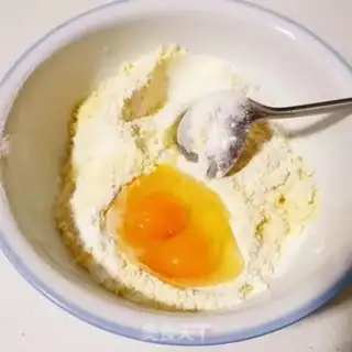 Make cucumber egg muffins step 1
