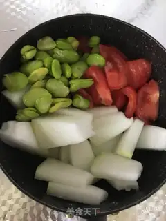 Make Tomato tummy poach soup step 0