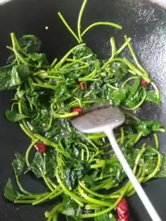 Make Clear the red potato leaves step 5