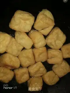 Make Go back to the pot and fry the tofu step 0