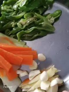 Make Go back to the pot and fry the tofu step 1