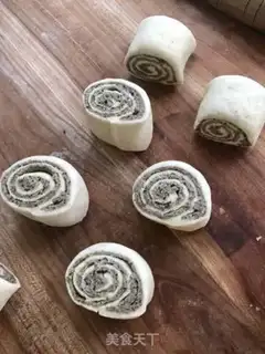 Make Black sesame roll step 13