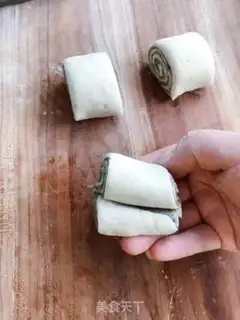 Make Black sesame roll step 14