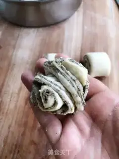 Make Black sesame roll step 16
